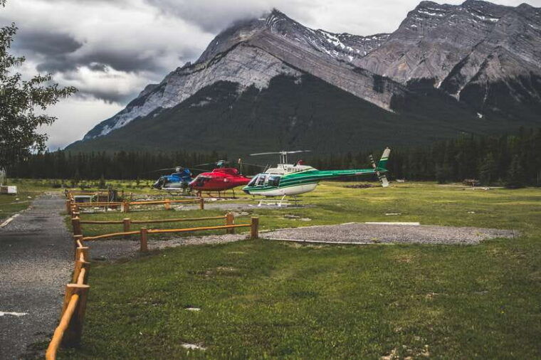 canadian-rockies-helicopter-flight-with-exploration-hike