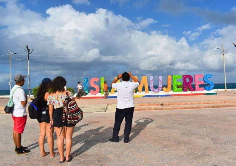 cancun-isla-mujeres-catamaran-tour-with-lunch-and-snorkel
