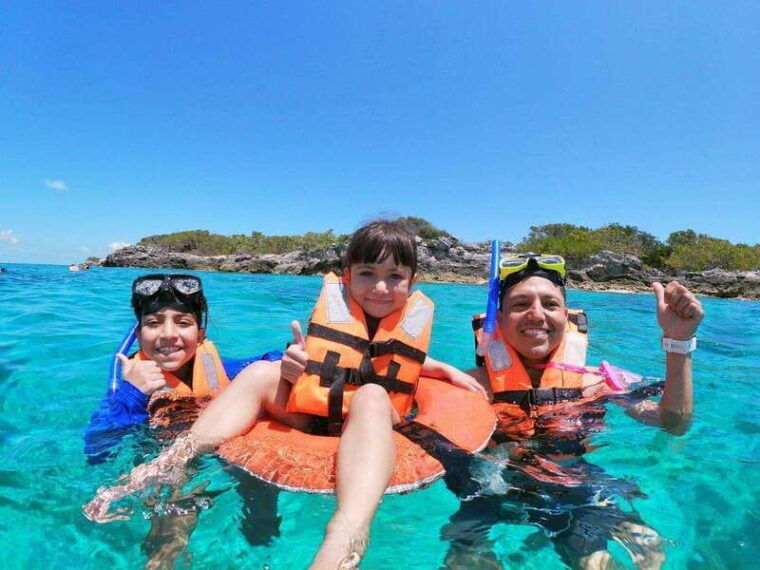 cancun-isla-mujeres-catamaran-tour-with-open-bar-of-drinks