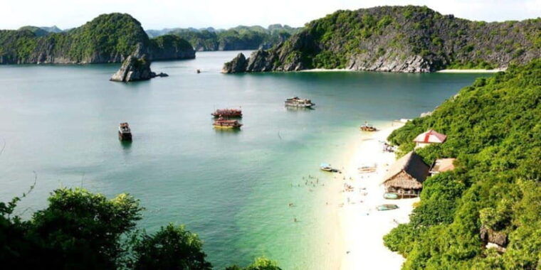 cat-ba-boat-trip-to-fishing-village-monkey-island