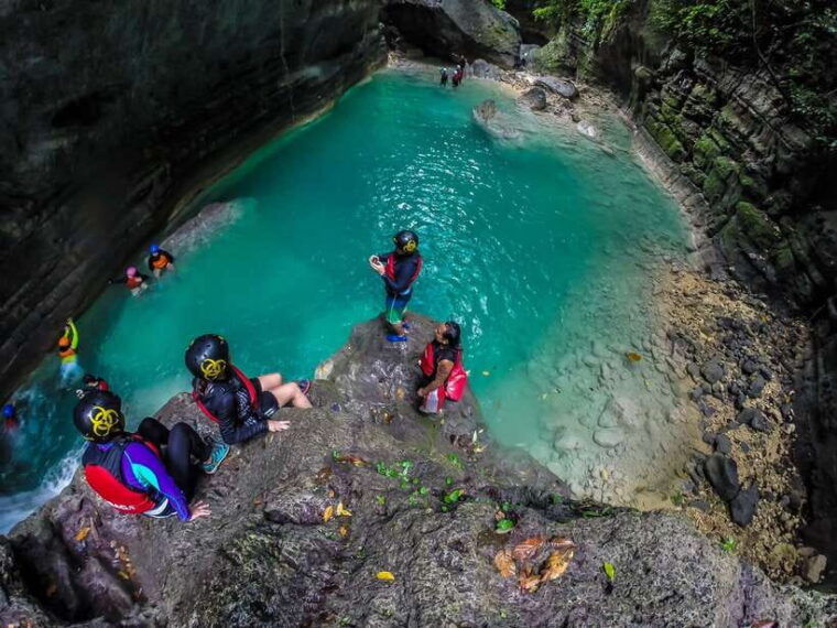 cebu-city-whale-shark-swimming-kawasan-falls-canyoneering