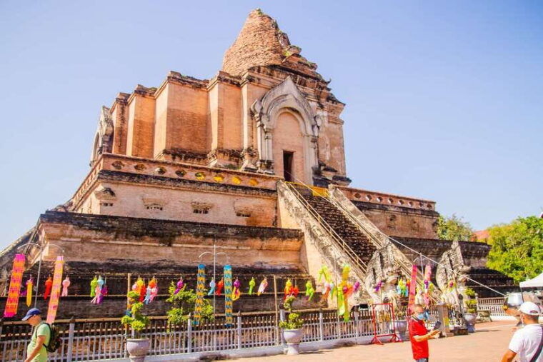 chiang-mai-3-hour-old-city-and-temples-guided-walking-tour