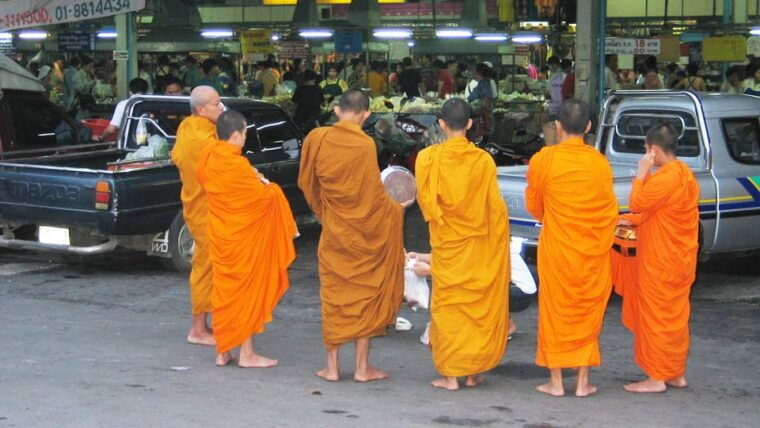 chiang-mai-guided-historical-city-tour-by-bike-with-lunch