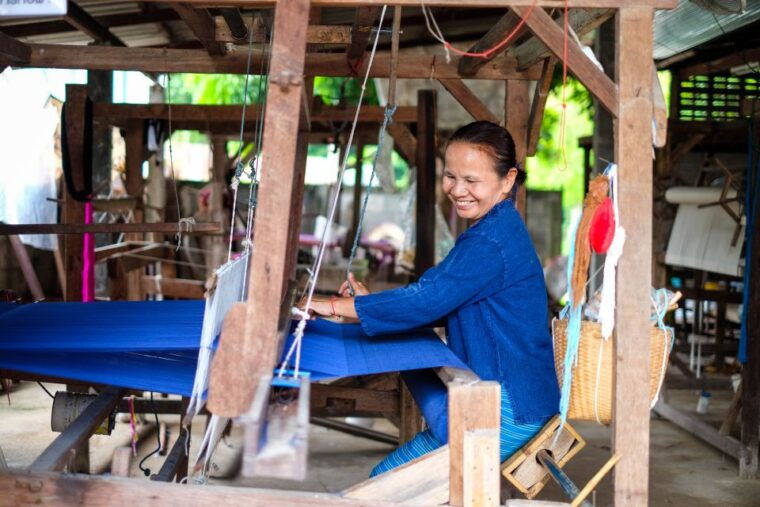 chiang-mai-local-village-exploring-with-weaving-experience
