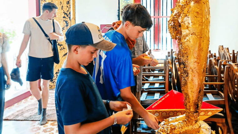 chiang-mai-old-city-temples-meet-local-monk-small-group