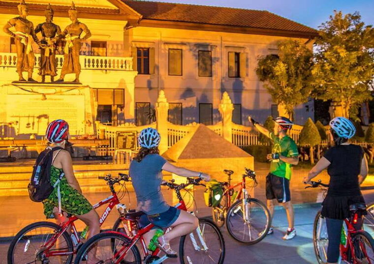 chiang-mais-highlights-sightseeing-night-bike-tour