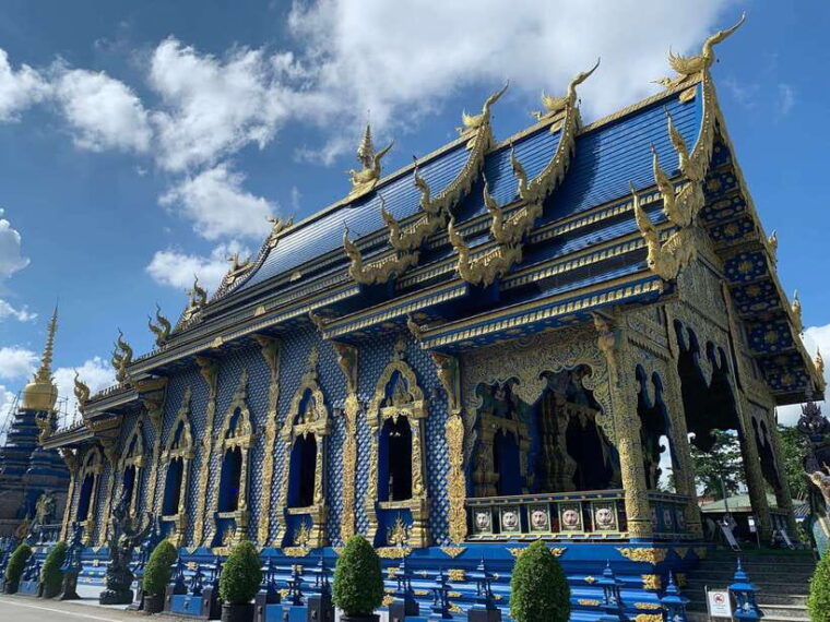 chiang-rai-3-famous-temples-lalita-cafe-private-tour