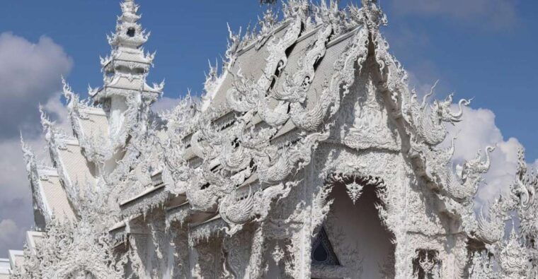 chiang-rai-white-blue-huay-pla-kang-temple-lalitta-cafe