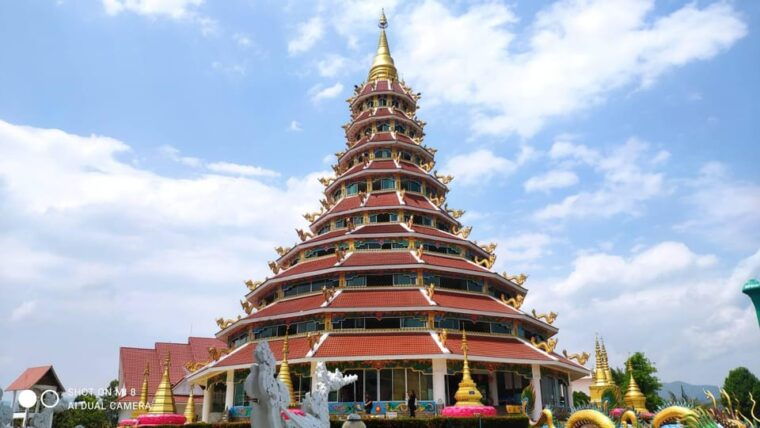 chiang-rai-white-blue-temples-and-emerald-bhudda-story