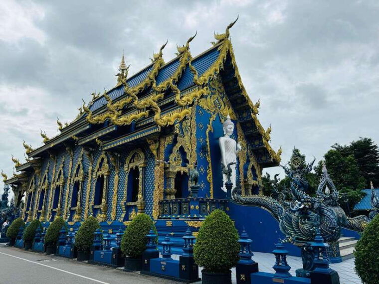 chiang-rai-wonderful-temples-7-major-sites-buffet-lunch