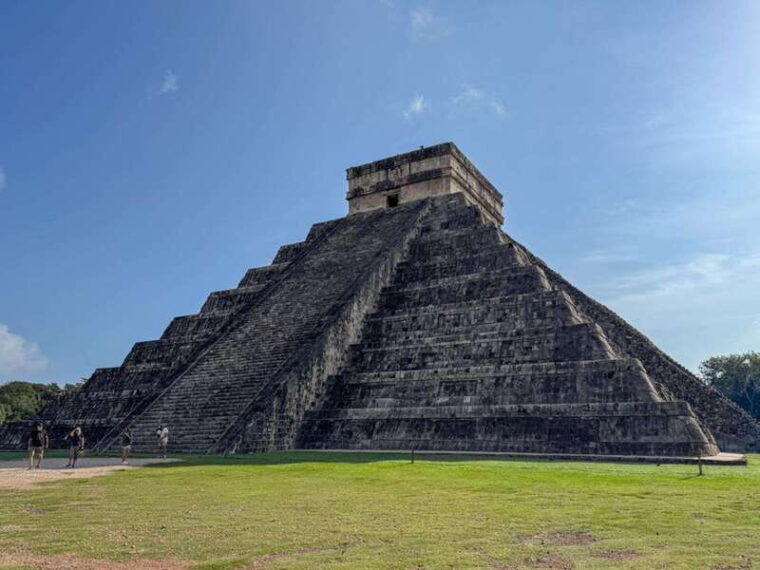 chichen-itza-first-access-half-day-guided-tour-with-guide