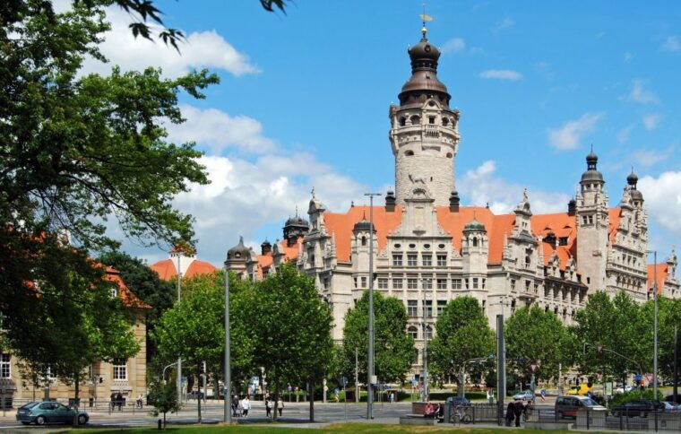 city-tour-on-foot-by-s-bahn-and-tram
