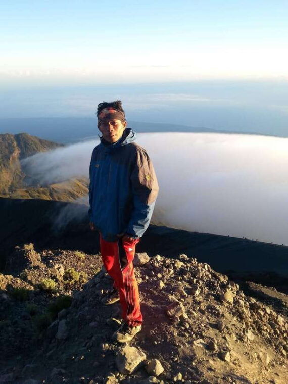 climb-to-senaru-crater-rim-and-second-summit