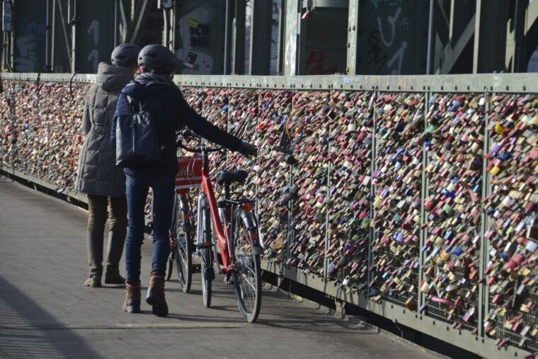 cologne-3-hour-guided-bike-tour