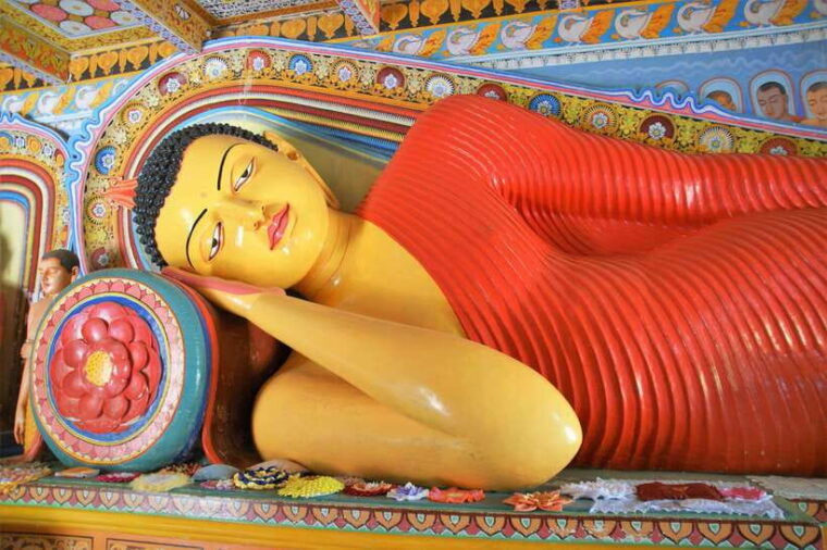 colombo-6-day-private-trip-culture-nature-wildlife-beach