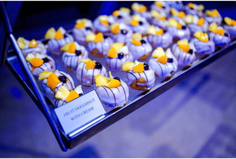 colombo-lotus-tower-celebration-dining-experience-with-cake