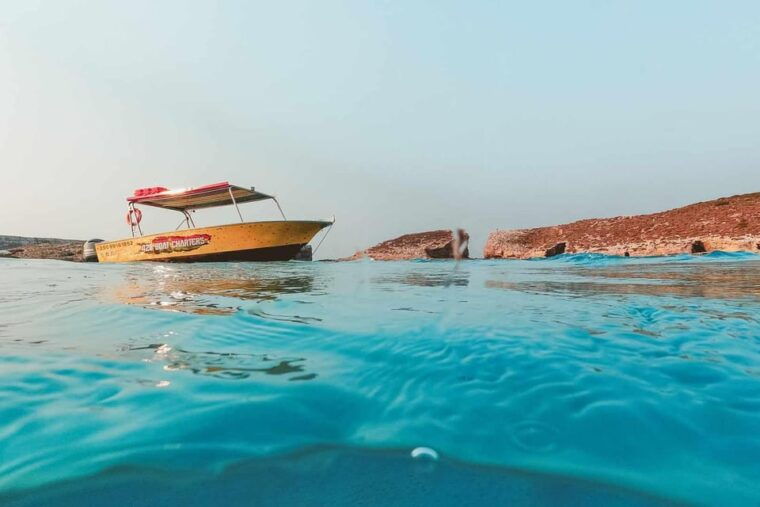 cominoblue-lagooncrystal-lagooncaves-private-boat-malta