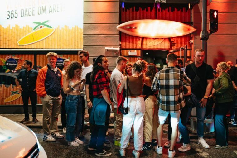 copenhagen-guided-party-pub-crawl-with-4-shots-and-1-drink