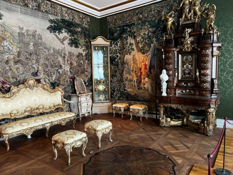 copenhagen-private-walking-tour-with-amalienborg-palace