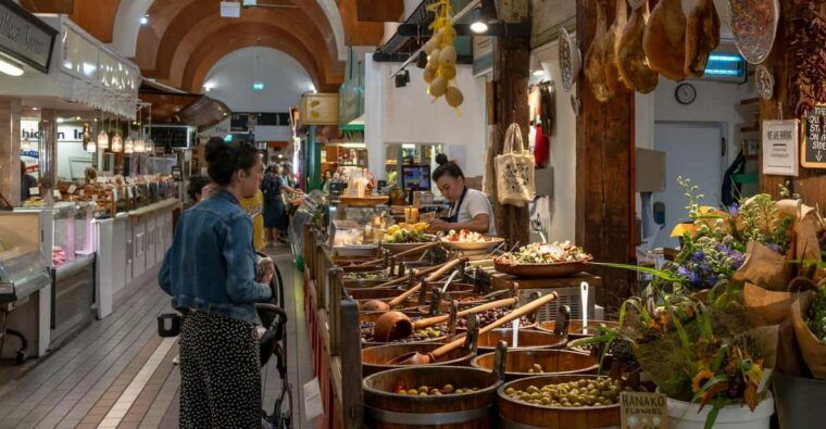 corks-flavorful-footsteps-a-walking-food-adventure