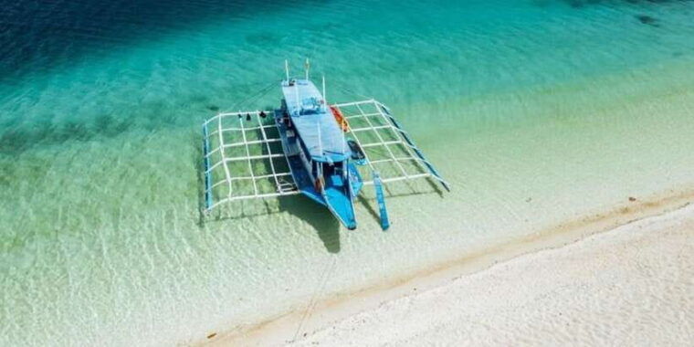 coron-barracuda-lake-skeleton-wreck-twin-lagoon-boat-tour
