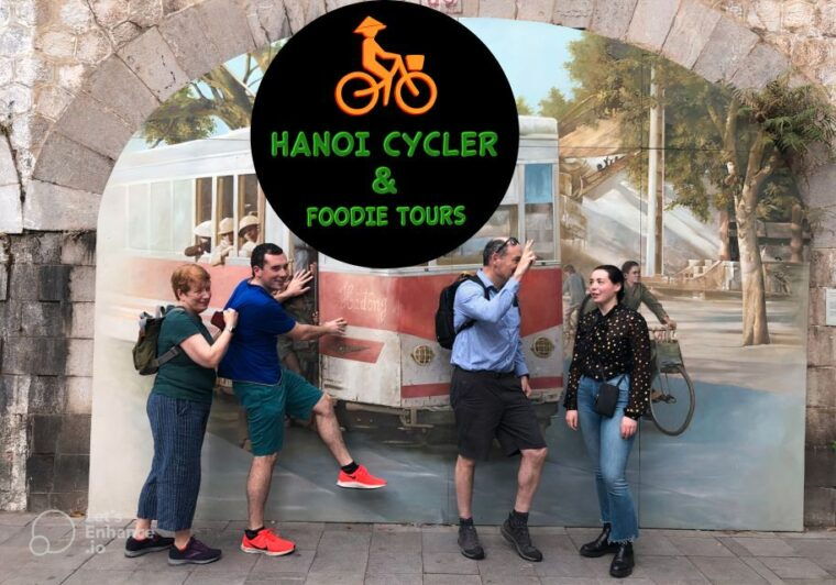cycling-tour-in-hanoi-old-quarter-red-river-delta