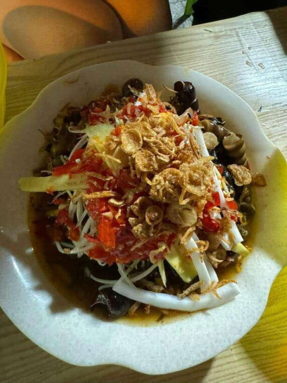 da-nang-city-street-food-private-tour-by-motorbike-car
