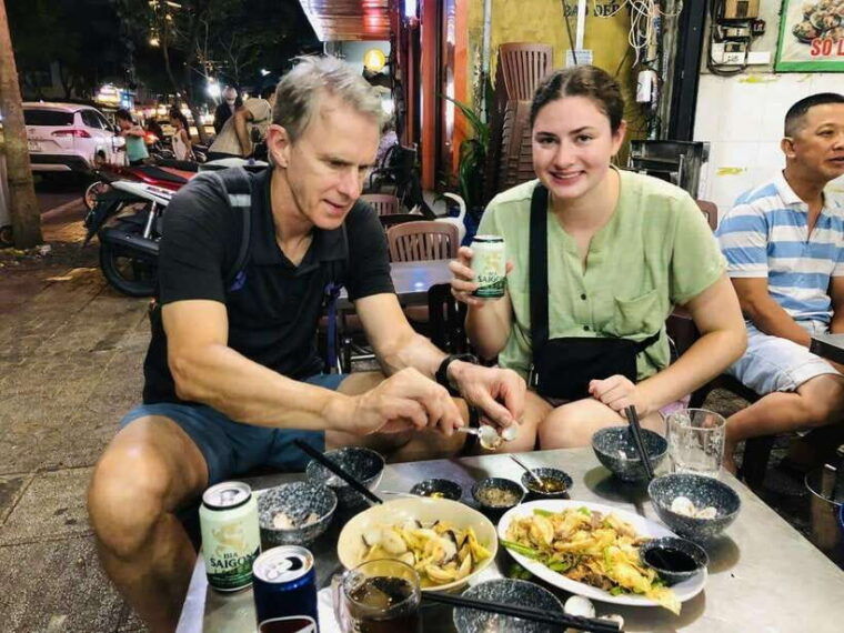 da-nang-city-street-food-private-tour-with-local-students