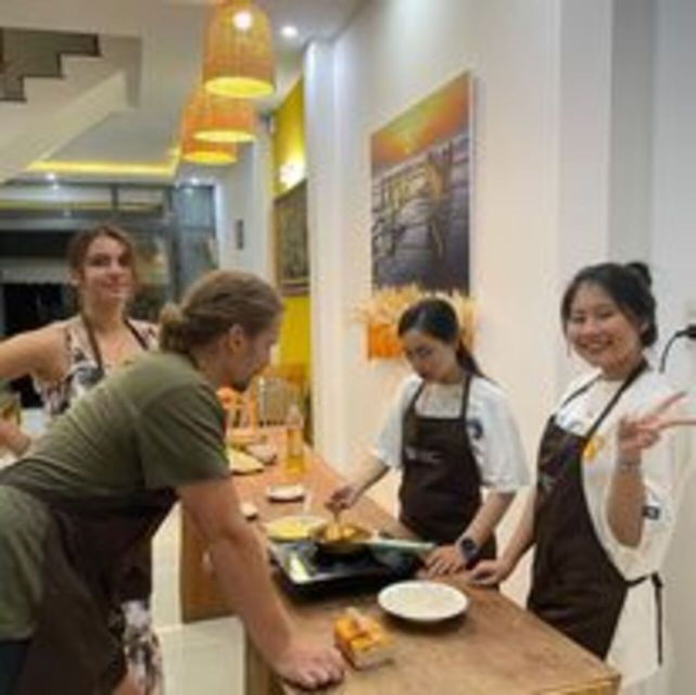 da-nang-cooking-class-and-tasting-pho-with-local-girl