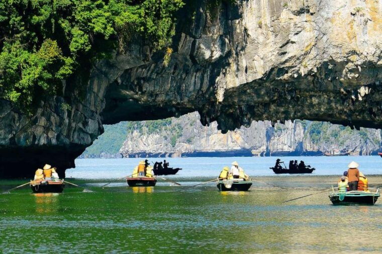 daily-tour-ha-long-bay-full-day-with-luxury-cruise