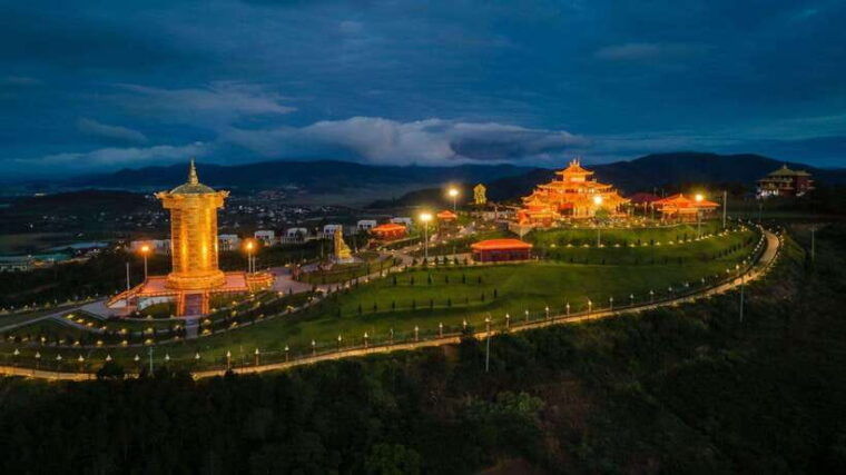 dalat-linh-phuoc-pagoda-and-stupa-of-the-prayer-wheel