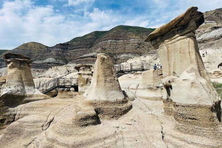 day-of-dinosaurs-and-hoodoos-from-calgary-to-the-badlands