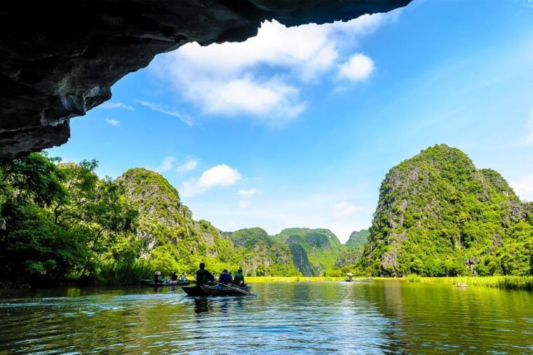 day-trip-hoa-lu-trang-an-mua-cave-with-transfer-and-lunch