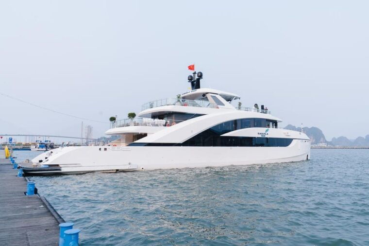 day-trip-luxury-experience-in-ha-long-bay-by-saquila-yacht