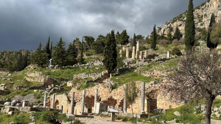 delphi-navel-of-earth-hosios-loukas-full-day-private-tour