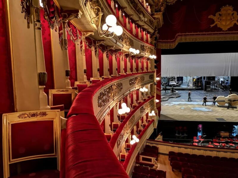 discover-la-scalas-legendary-stage-stunning-foyer