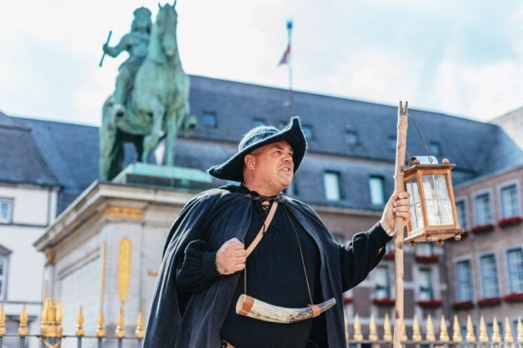 dusseldorf-guided-tour-with-a-night-watchman