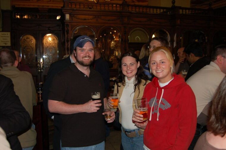 edinburgh-literary-pub-tour-with-real-actors