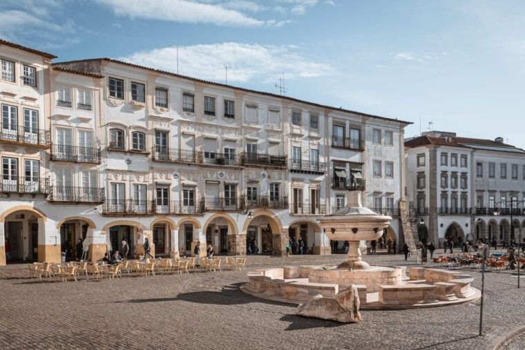 evora-flexible-walking-tour-in-historic-center
