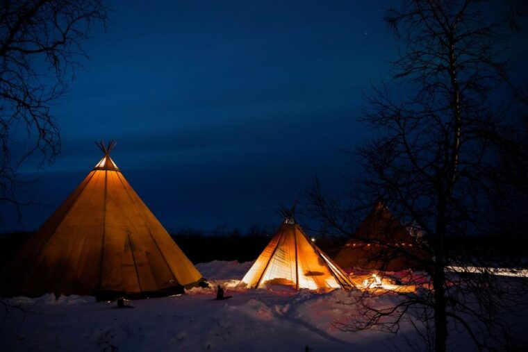 experience-the-majestic-auroras-kiruna-abisko-tipi-dinner