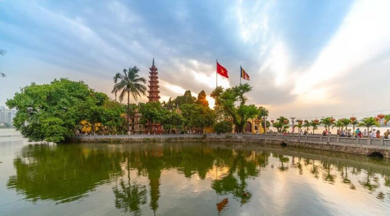 explore-all-famous-places-in-ha-noi-for-1-day