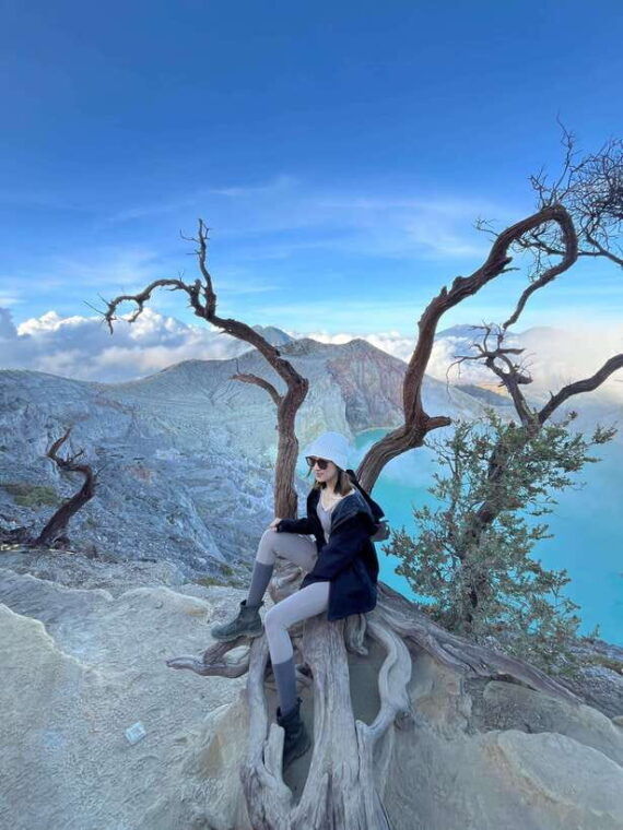 explore-east-java-4d3n-ijen-bromo-sewu-waterfall