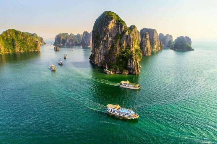 explore-halong-bay-with-cozy-bay-cruise-2-days-1-night