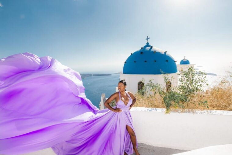 flying-dress-photoshoot-in-santorini-with-hotel-pickup