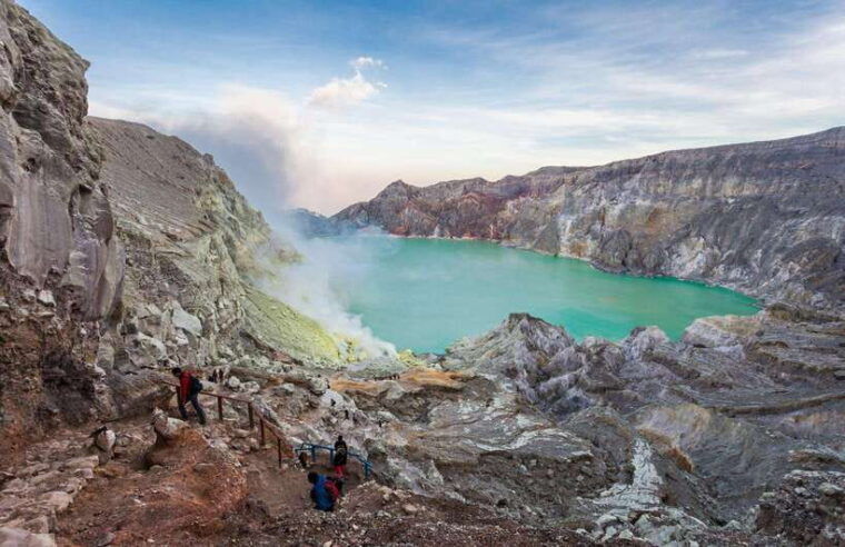 from-bali-ijen-sunrise-tour-breakfast-at-local-restaurant