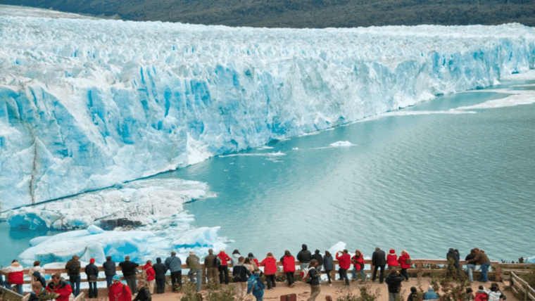 from-el-calafate-walkways-in-perito-moreno
