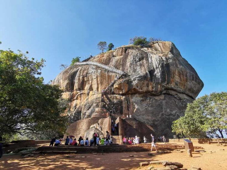 from-galle-bentota-sigiriya-rock-and-dambulla-two-day-trip