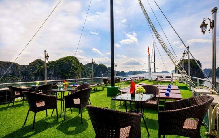 from-ha-noi-3-days-lan-ha-bay-ninh-binh-small-group-tour