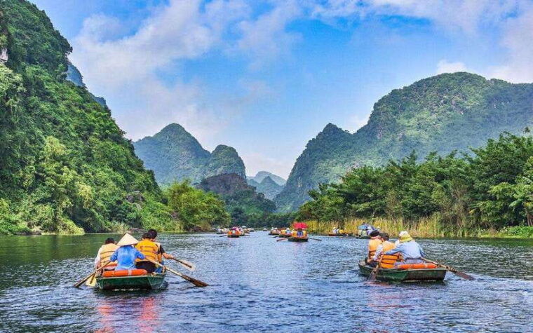 from-ha-noi-ninh-binh-hoa-lu-trang-an-tam-coc-and-mua-cave