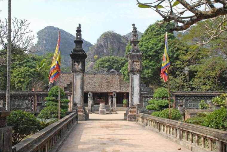 from-hanoi-hoa-lu-trang-an-and-cycling-day-trip